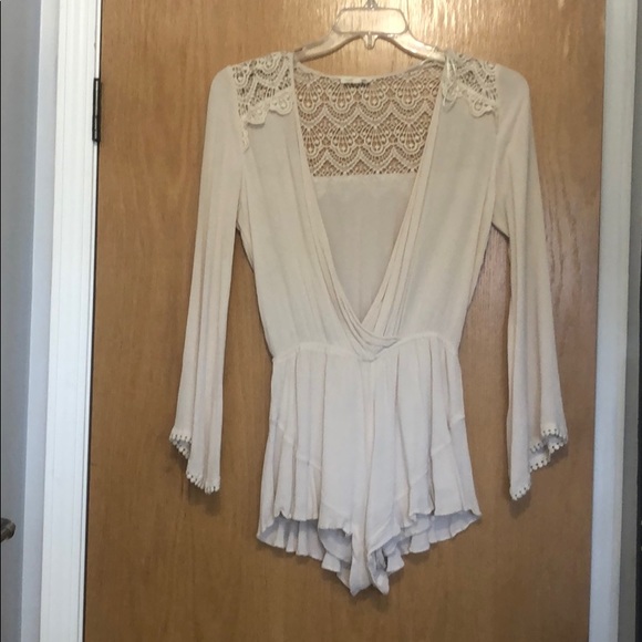Cream lace back romper - Picture 2 of 4